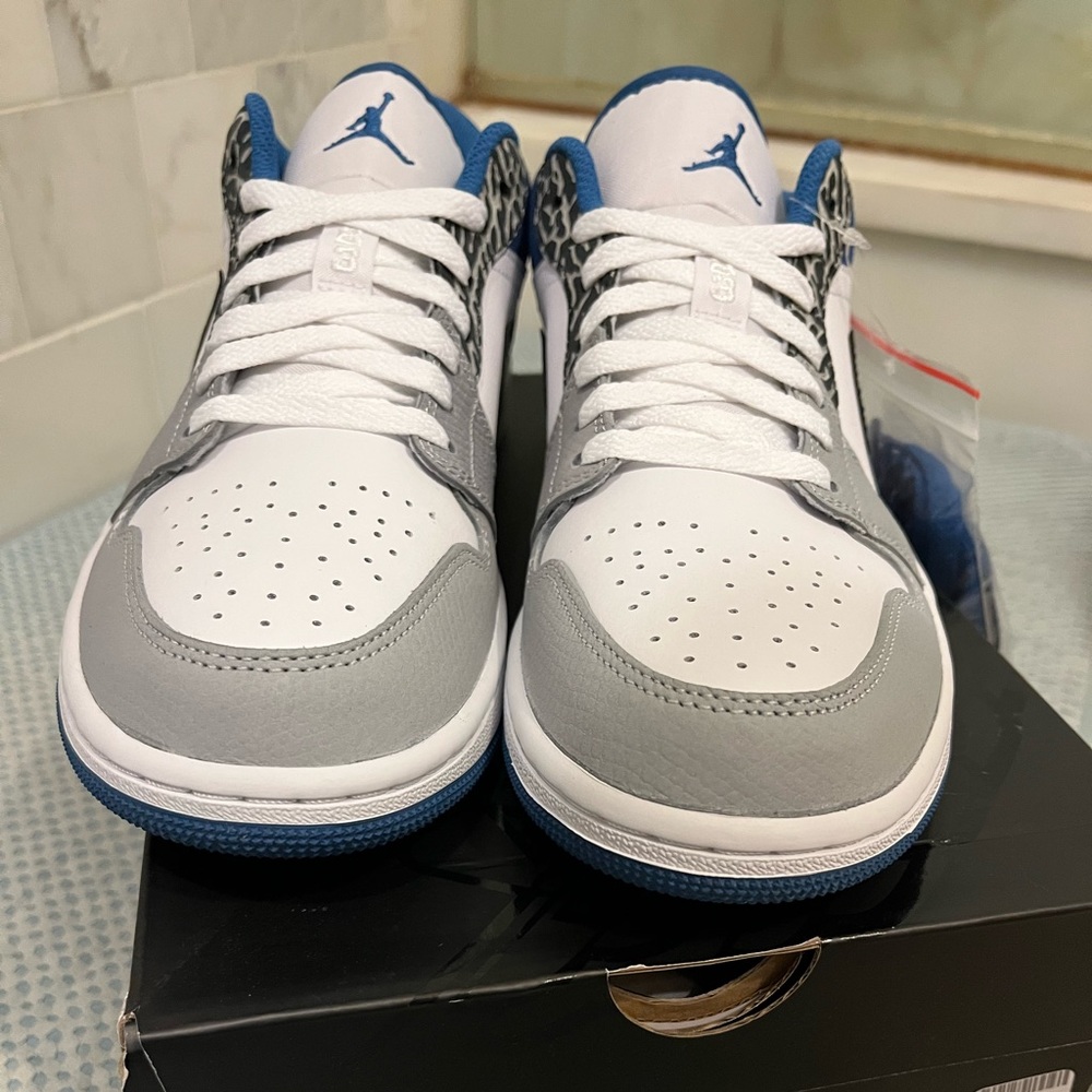 Air Jordan 1 low SE true blue size 8
